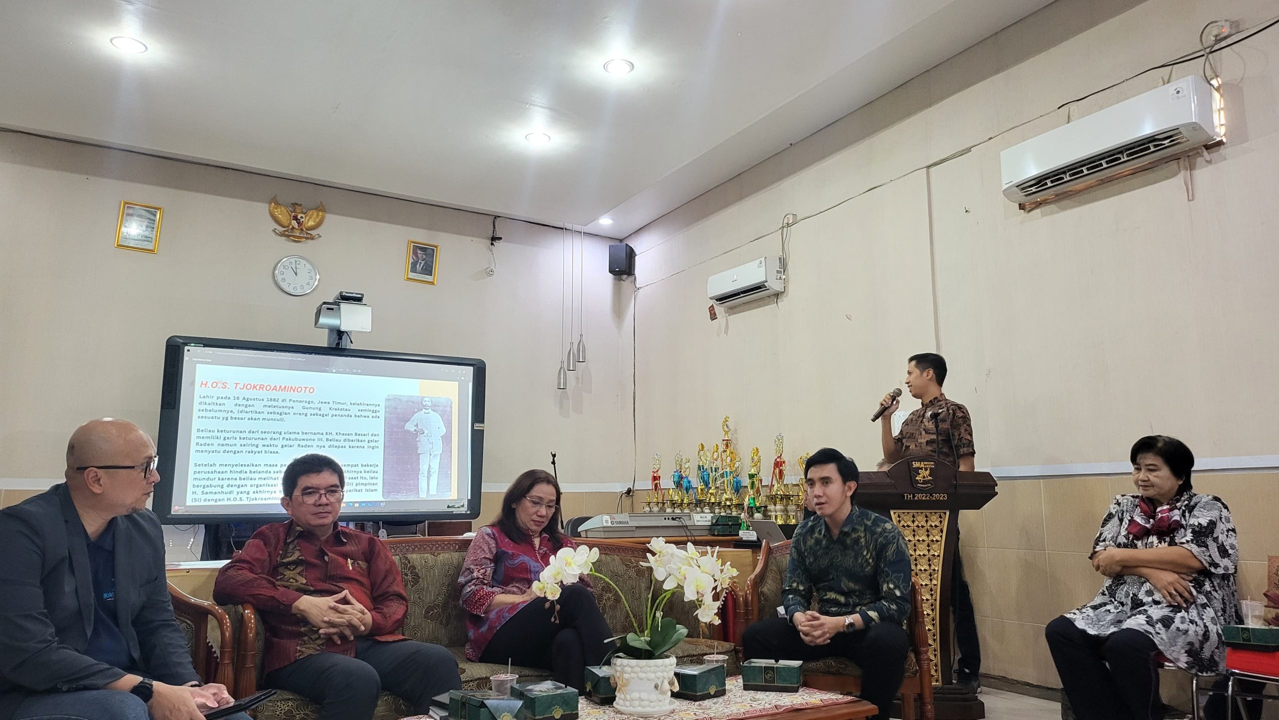 Gelar Diskusi dengan Keluarga Pahlawan Nasional, IKASMAN 37 Ajak Generasi Muda Teladani Sejarah