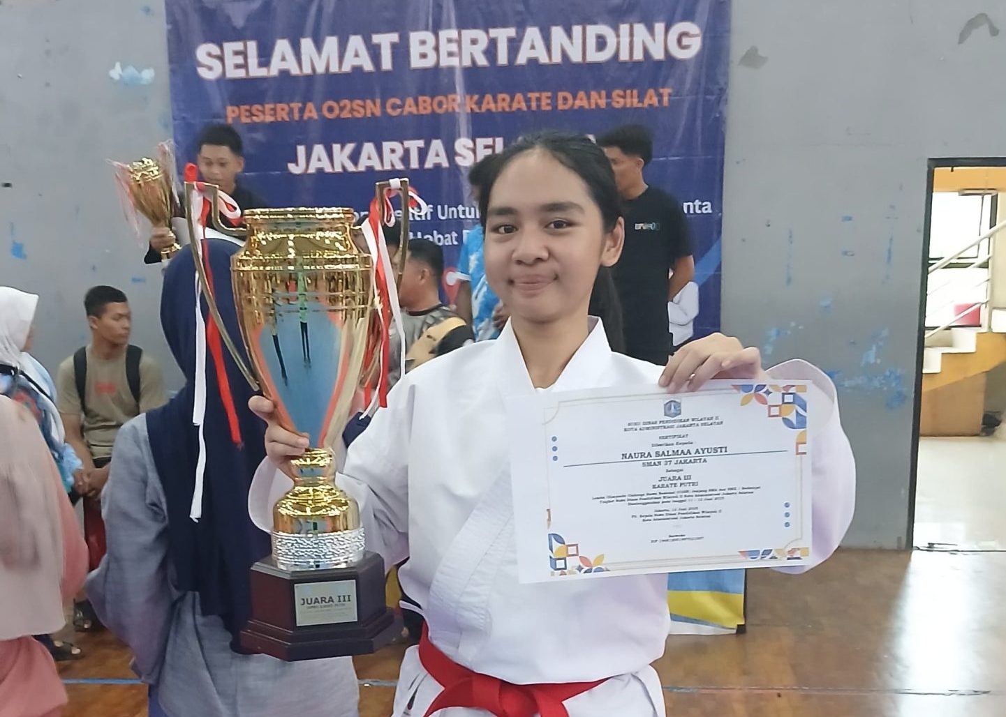 Naura Salmaa Ayusti: Kebanggaan SMAN 37 Jakarta, Raih Juara 3 Karate O2SN Jaksel 2!